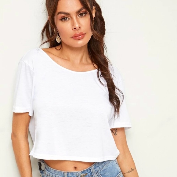 Cute white twist back crop top - Picture 2 of 4